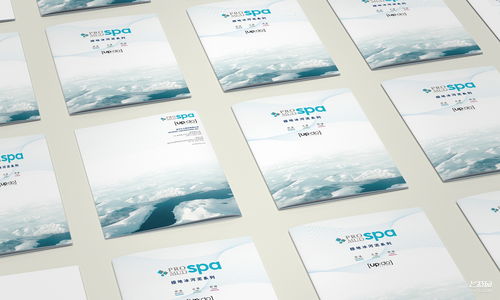 ‘冰河泥 INFINITE GLACIAL’——系列故事一字排开。画面左下部为小字入口‘珍稀 深藏’延伸空间感。色彩基调偏幽蓝配粉紫色，鲜明但杜绝低廉的透明度，让观者在视觉的触碰上便感到沉静而可控的神秘气场。\n\n**扉页语章导言**\n\n冰，仿佛是时间的冻结；泥，可能是大地的回忆。亿年前的一场遥远的冰期，留存下的，不只是名字、更是一种涤浊变清、蓄机于痕的活性平衡。“复活冰川三亿万颗精润微粒”，置于深雪晨起的韵脚里，就此启程。\n\n**双重纵深护理清单 / DISTINCT RECOVERY-冰河三